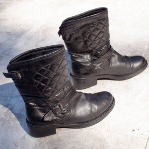 AQUATALIA Black Quilted Leather Leva Moto Buckle Lug Sole Bootie Boot Size 8.5
